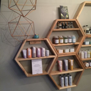 CÁC MẪU THIẾT KẾ TỦ - KỆ DÀNH CHO SALON