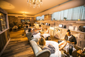 Quản lý tiệm nail khi đông khách với phần mềm quản lý salon.